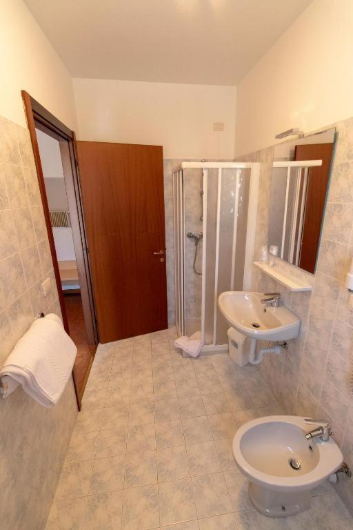 Hotel Del Boschetto Poggiridenti Bagian luar foto