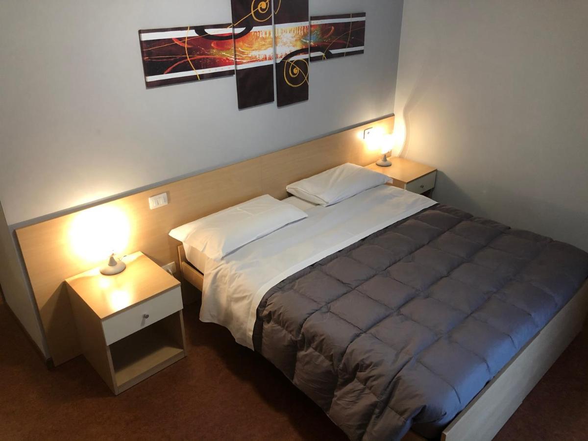 Hotel Del Boschetto Poggiridenti Bagian luar foto